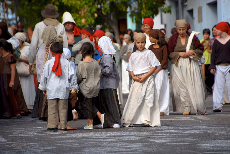 Ở Uruguay, nếu phát hiện vợ nằm trên giường với một người đàn ông khác, người chồng đó có quyền xử tử luôn cả hai hoặc tra tấn đối thủ về thể xác.