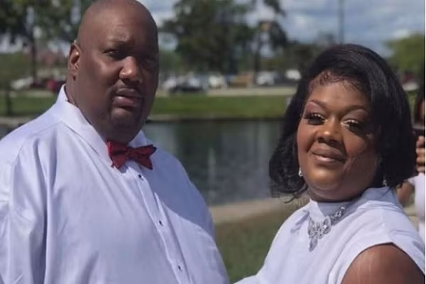 Chan chu tiem vac xin Covid-19, vo chong qua doi cach nhau 8 tieng