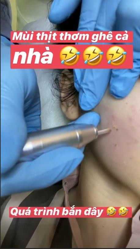 Quá trình bắn, nữ ca sĩ còn hài hước miêu tả về "mùi thịt nướng" tràn ngập.