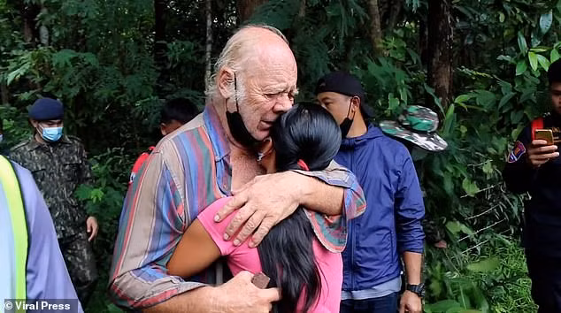 Cu ong 72 tuoi song sot sau 3 ngay lac trong rung ram-Hinh-5