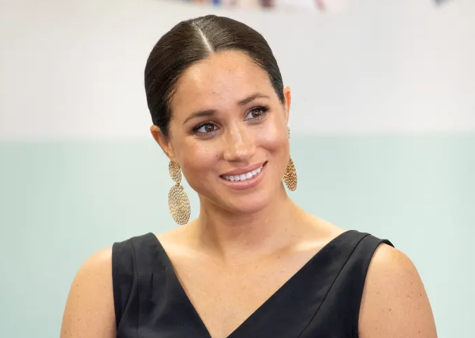 Lam vo Harry, Cong nuong Meghan bao lan gay “song gio” trong hoang toc?-Hinh-2