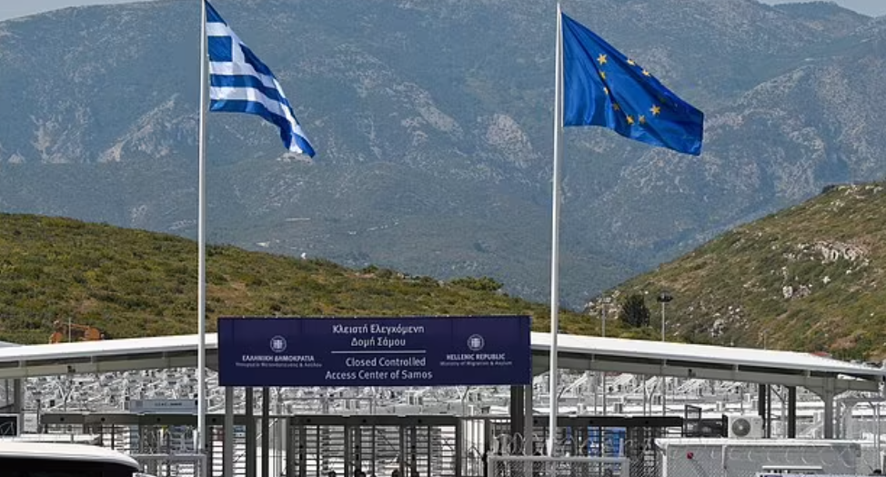 Một số nhà vận động chỉ trích về điều kiện sống trong khu trại tị nạn mới ở Hy Lạp. Tuy nhiên, các bộ trưởng Hy Lạp ca ngợi khu trại khép kín này "hiện đại" và "an toàn".