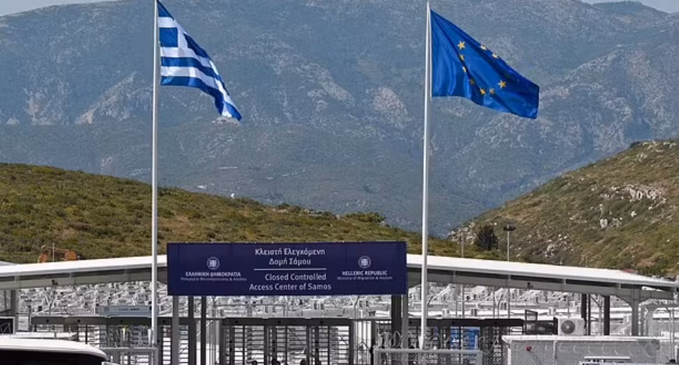 Một số nhà vận động chỉ trích về điều kiện sống trong khu trại tị nạn mới ở Hy Lạp. Tuy nhiên, các bộ trưởng Hy Lạp ca ngợi khu trại khép kín này "hiện đại" và "an toàn".