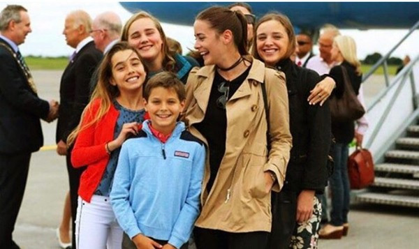 Trong chiến dịch tranh cử tổng thống của ông nội, Naomi tích cực thể hiện sự ủng hộ, vận động trên mạng xã hội, kêu gọi các lá phiếu bầu cho ông. Ảnh: Naomi Biden.