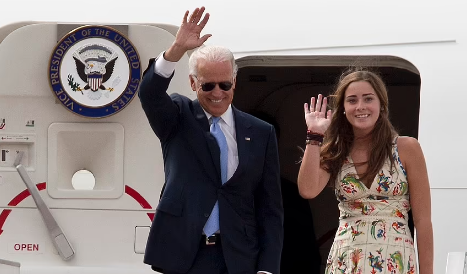 Naomi từng "tháp tùng" ông nội trong nhiều chuyến công du, bao gồm Trung Quốc, Thổ Nhĩ Kỳ và New Zealand, khi ông Biden giữ chức vụ Phó Tổng thống Mỹ, theo tạp chí Marie Claire. Ảnh: Getty.