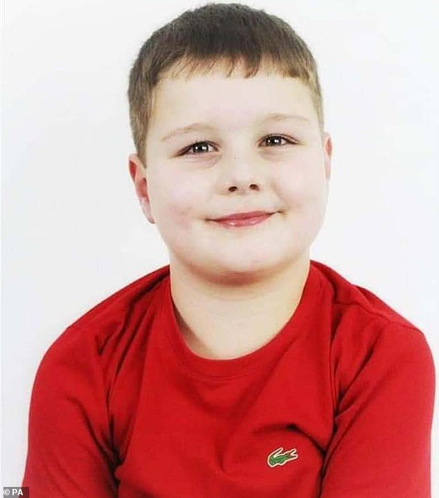 Hai hung be trai 9 tuoi bi cho bulldog can chet