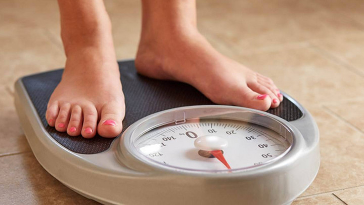 Thời điểm tốt nhất để bạn bước lên bàn cân là vào buổi sáng, trước khi ăn hoặc uống bất cứ thứ gì.