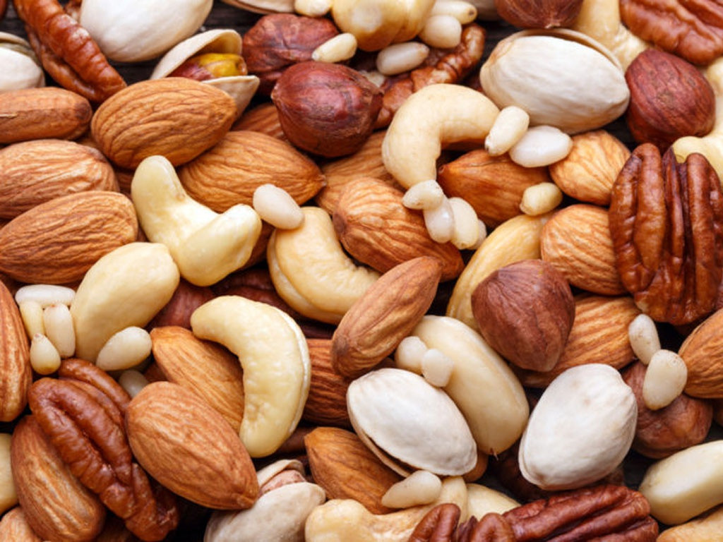 Các loại hạt không nên được đun nấu, bởi như vậy sẽ làm mất giá trị dinh dưỡng. Các loại hạt cung cấp rất nhiều magiê và sắt, rất tốt cho cơ thể của bạn. Nếu đun nóng, lượng calo và chất béo trong hạt sẽ tăng lên, trong khi hàm lượng magiê và sắt giảm.