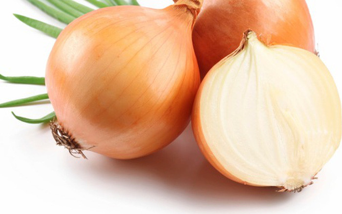 Ăn hành tây sống thay vì nấu chín được cho là có tác dụng bảo vệ chống lại ung thư phổi và ung thư tuyến tiền liệt.