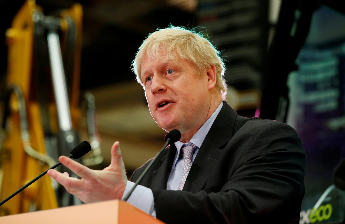 Hồi tháng 4/2020, Thủ tướng Anh Boris Johnson đã phải nhập viện điều trị sau khi mắc COVID-19. Ảnh: Reuters.