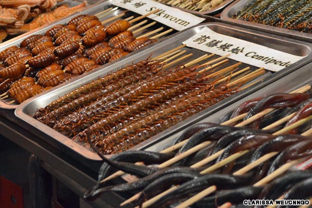 Món rết này có vị hơi đắng nhưng vì được kết hợp với muối, hạt tiêu nên hương vị trở nên đặc biệt hơn.