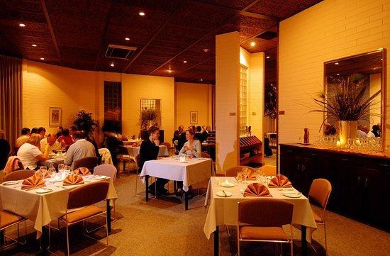 Nhà hàng cũng được xây dựng dưới lòng đất.