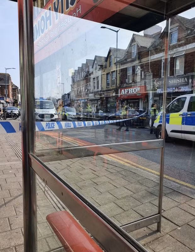 Tat axit hang loat o Anh: Nan nhan tu so cuu...bang sua-Hinh-3