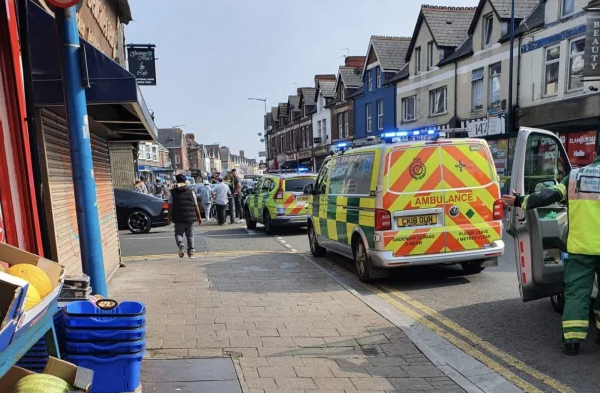 Tat axit hang loat o Anh: Nan nhan tu so cuu...bang sua-Hinh-4