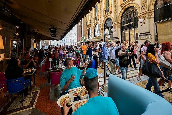 "Thẻ xanh COVID-19" đang nổi lên như một công cụ cần thiết tại nhiều quốc gia khi các nước chuẩn bị mở cửa trở lại và hướng đến cuộc sống bình thường mới. Ảnh: EN.