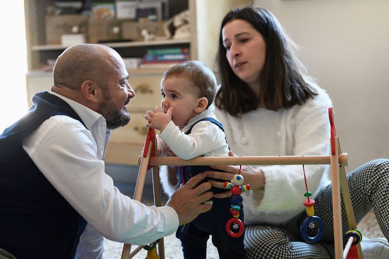 Chính phủ Italy thông qua sắc lệnh áp dụng chứng nhận kỹ thuật số về COVID-19 vào ngày 17/6/2021. Theo sắc lệnh này, kể từ ngày 6/8, người dân bắt buộc phải xuất trình "thẻ xanh" tại các quán bar, nhà hàng, các phòng tập thể thao, bể bơi, các trung tâm chăm sóc sức khỏe, các cơ sở lưu trú…Ảnh: Reuters.