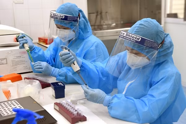 Sáng 4/9: Gần 6.500 ca COVID-19 nặng đang điều trị Sang 4/9: Gan 6.500 ca COVID-19 nang dang dieu tri