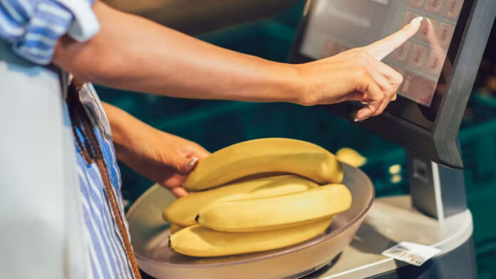 Nghiên cứu cho thấy, thực phẩm giàu kali có thể làm giảm đáng kể tình trạng thiếu xương. Ngoài ra, chuối có thể ngăn ngừa loãng xương.