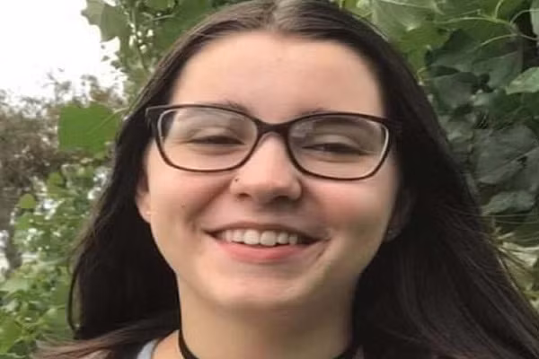 Bi kich thieu nu bi cha duong lam dung tinh duc nhieu nam