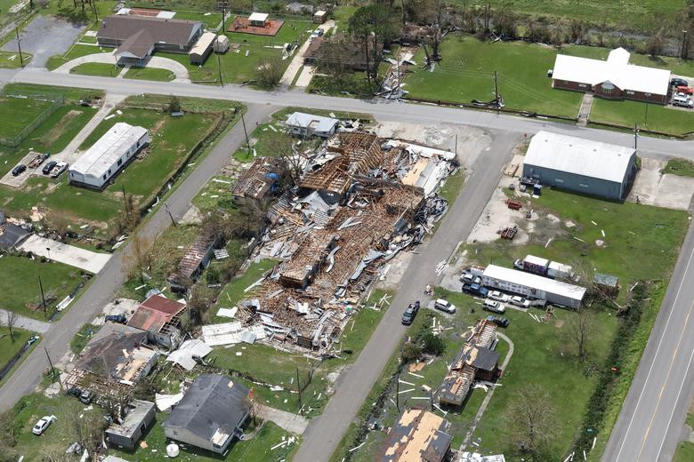 Bức ảnh được chụp từ trên cao ngày 31/8 cho thấy nhiều ngôi nhà ở Des Allemands bị tốc mái và gần như bị phá hủy hoàn toàn khi bão "quái vật" Ida quét qua nơi này.