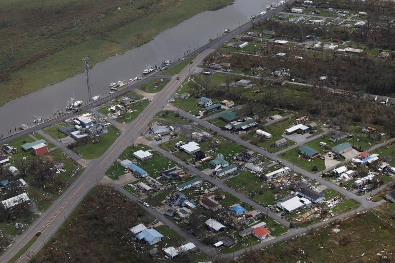 Cảnh tan hoang sau khi bão Ida tấn công Golden Meadow nhìn từ trên cao.