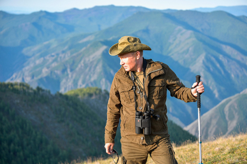 Được biết, Tổng thống Putin thường hay làm việc đến đêm khuya, nhưng không bao giờ dùng đến rượu, trừ các bữa tiệc chính thức. Theo truyền thông Nga, ông Putin muốn xây dựng hình ảnh một nhà lãnh đạo không dùng đồ uống có cồn. Ảnh: RBTH.