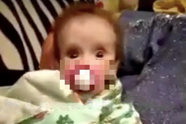 Me giau con so sinh trong tu quan ao, bo doi suot 6 thang-Hinh-2