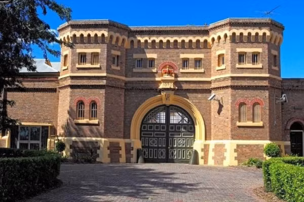 Pham nhan vuot nguc gan 30 nam bat ngo ra dau thu