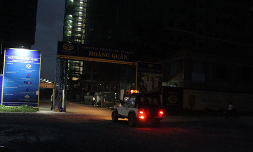 Hai công nhân rơi từ tầng 12 xuống, một người chết Hai cong nhan roi tu tang 12 xuong, mot nguoi chet