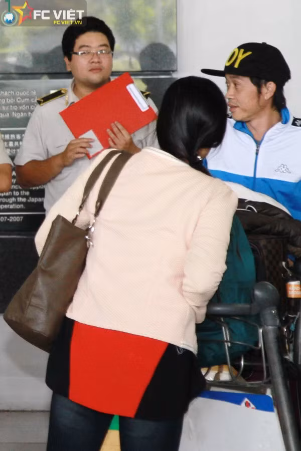 Hoai Linh “sup mu” tron khan gia vi so bi quay-Hinh-3