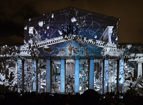 Du khách "mãn nhãn" trước màn biểu diễn ánh sáng cực kỳ ấn tượng. Ảnh Sputnik News