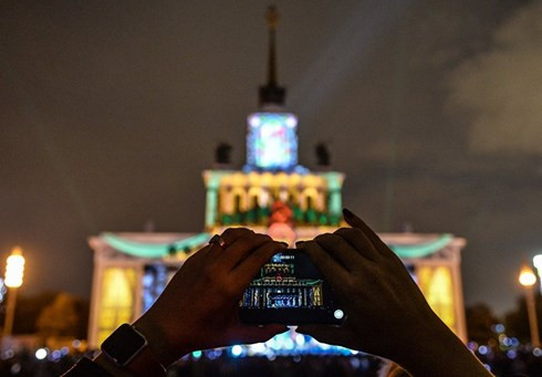 Buổi hòa nhạc Dmitry Malikov tại Lễ hội ánh sáng. Ảnh Sputnik News.