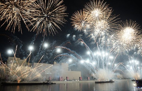 Màn pháo hoa rực sáng tại Lễ hội. Ảnh Sputnik News