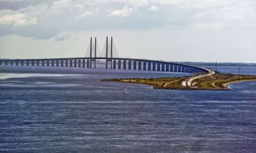 Cầu The Oresund nối liền hai đất nước Đan Mạch và Thụy Điển.