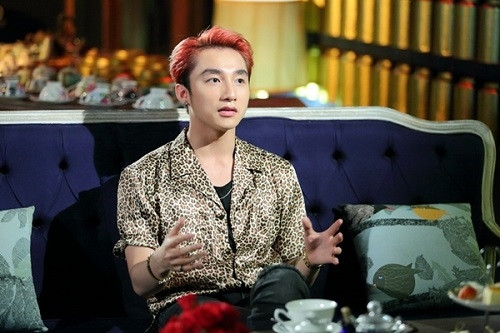 Sơn Tùng MTP trong chương trình "Lần đầu tôi kể".