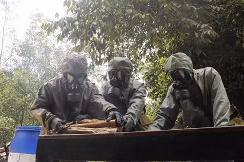 Rất nhiều đạn phóng chứa chất độc được tập kết về một nơi.