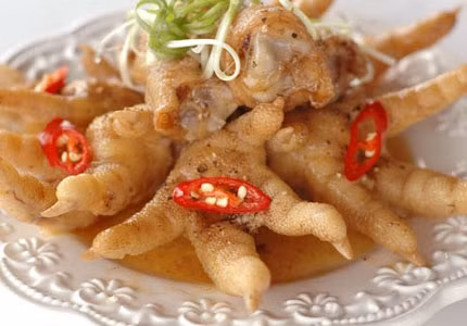 Chân gà om ngũ vị hương.