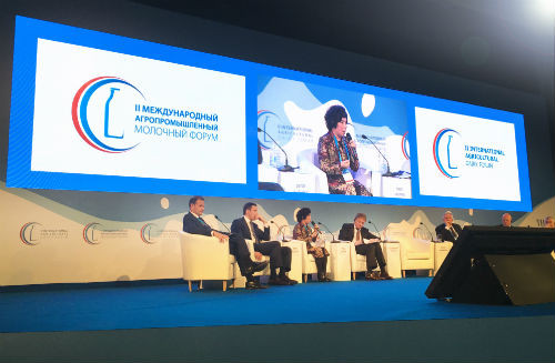 Các diễn giả thẳng thắn trao đổi về những chủ trương và chính sách phát triển ngành sữa ở Nga.