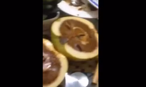 Bên trong quả táo nhìn tươi rói.