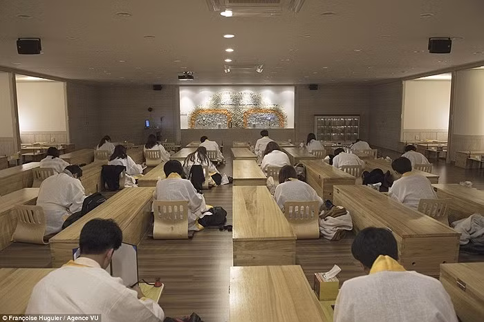 Hành trình ảo "đi về thế giới bên kia".