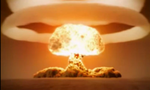 Đám mây hình nấm khổng lồ từ một vụ nổ bom khinh khí (bom H).