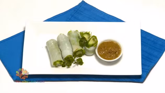 Nước chấm pha từ sữa đặc dành cho món cuốn.