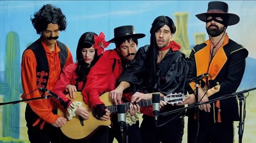 5 thành viên trong nhóm Walk off the Earth.