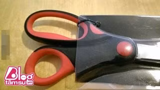 Phát minh kỳ cục khiến việc mở chiếc kéo này để cắt đồ cũng là cả một vấn đề.