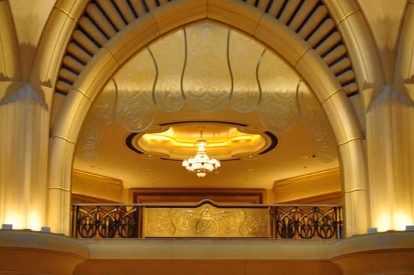 Ben trong khach san 7 sao Ho Ngoc Ha nghi duong o Dubai-Hinh-9