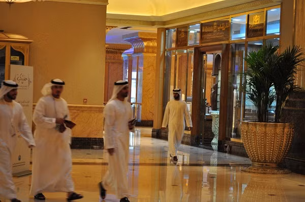 Ben trong khach san 7 sao Ho Ngoc Ha nghi duong o Dubai-Hinh-5