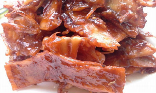 Mực khô rim me lai rai ngày mưa.