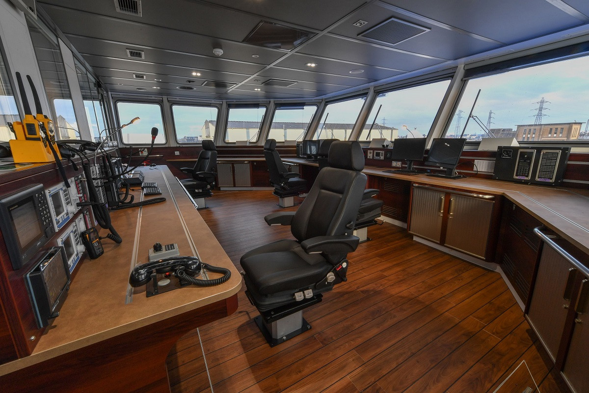 Trong khi FPB 72MKII là một trong những sản phẩm bán chạy nhất của OCEA nổi tiếng về độ tin cậy, thì loại tàu OPV 270 là loại tàu hiện đại hàng đầu thế giới, kết quả của 30 năm kinh nghiệm và đổi mới trong lĩnh vực đóng tàu vỏ nhôm. Ảnh: Nội thất bên trong con tàu.