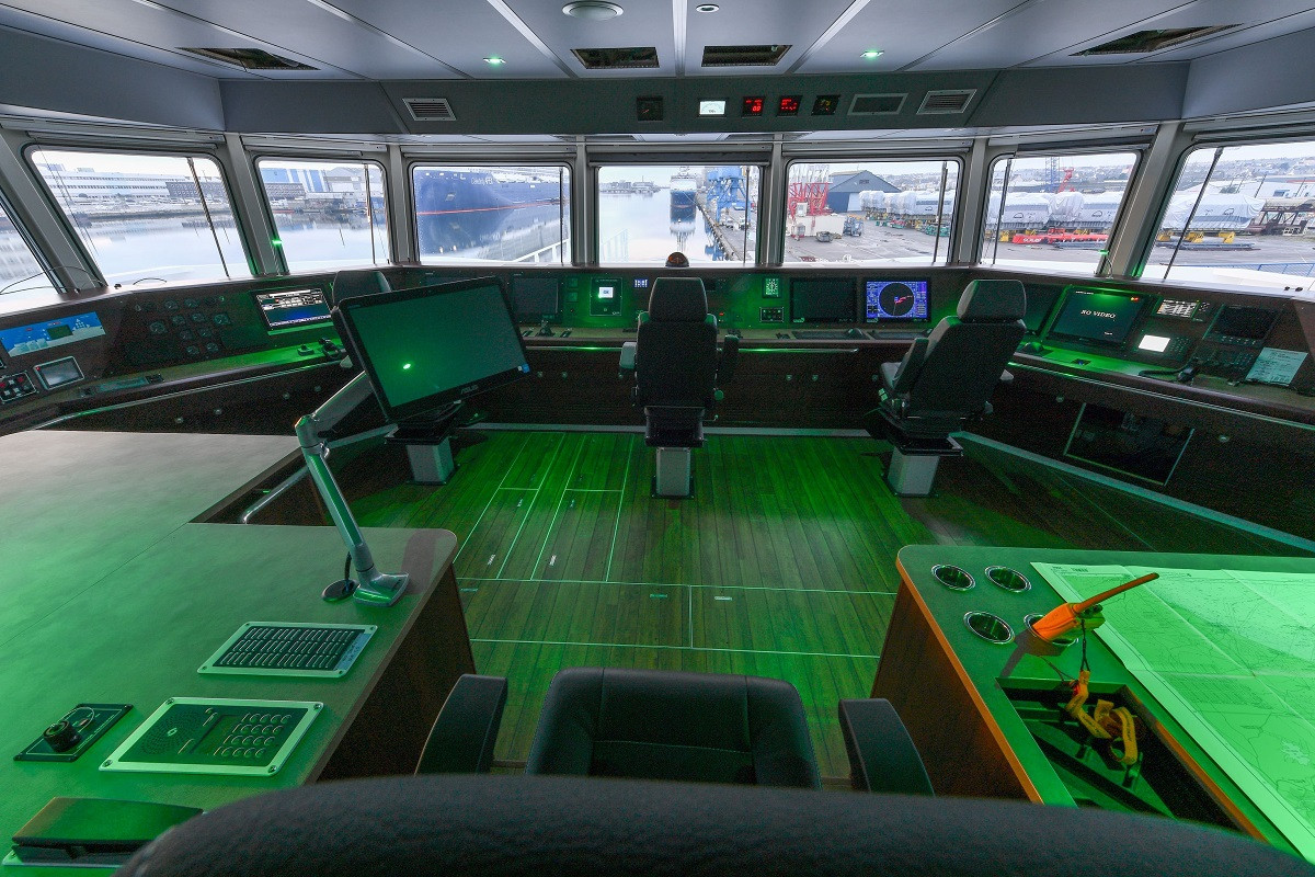 Trong khi FPB 72MKII là một trong những sản phẩm bán chạy nhất của OCEA nổi tiếng về độ tin cậy, thì loại tàu OPV 270 là loại tàu hiện đại hàng đầu thế giới, kết quả của 30 năm kinh nghiệm và đổi mới trong lĩnh vực đóng tàu vỏ nhôm. Ảnh: Nội thất bên trong con tàu.