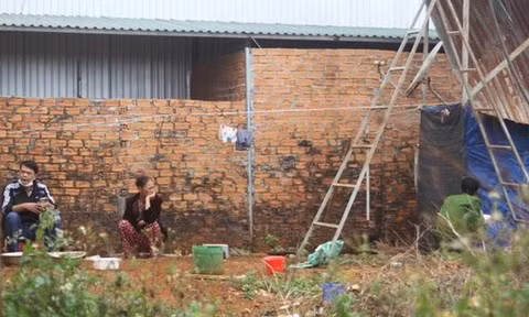 Cơ quan công an đang khám nghiệm hiện trường nghi bạo hành trẻ em. Nguồn ảnh: CA TPHCM